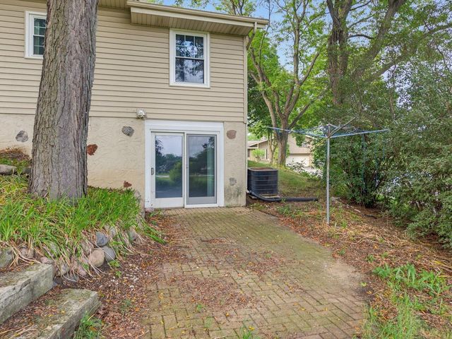 2721 Minot LANE, Waukesha, WI 53188