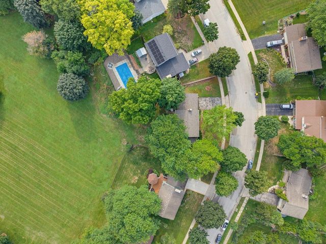 2721 Minot LANE, Waukesha, WI 53188