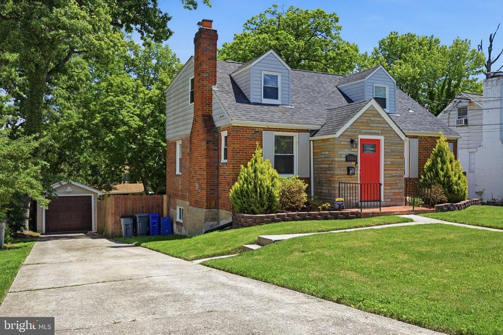 Image 2 of property listing at 3305 BELLEVIEW AVE, Cheverly, MD 20785