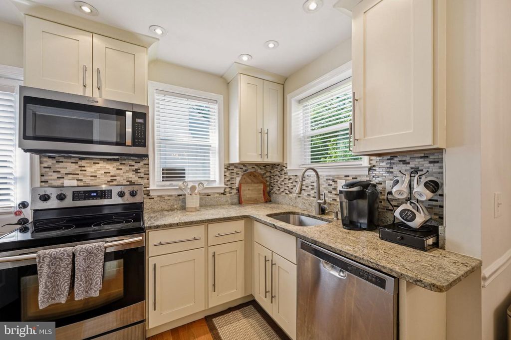 Image 16 of property listing at 3305 BELLEVIEW AVE, Cheverly, MD 20785