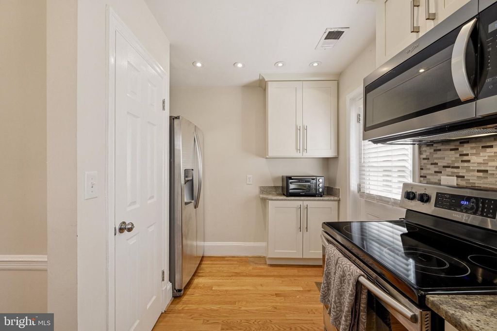 Image 18 of property listing at 3305 BELLEVIEW AVE, Cheverly, MD 20785