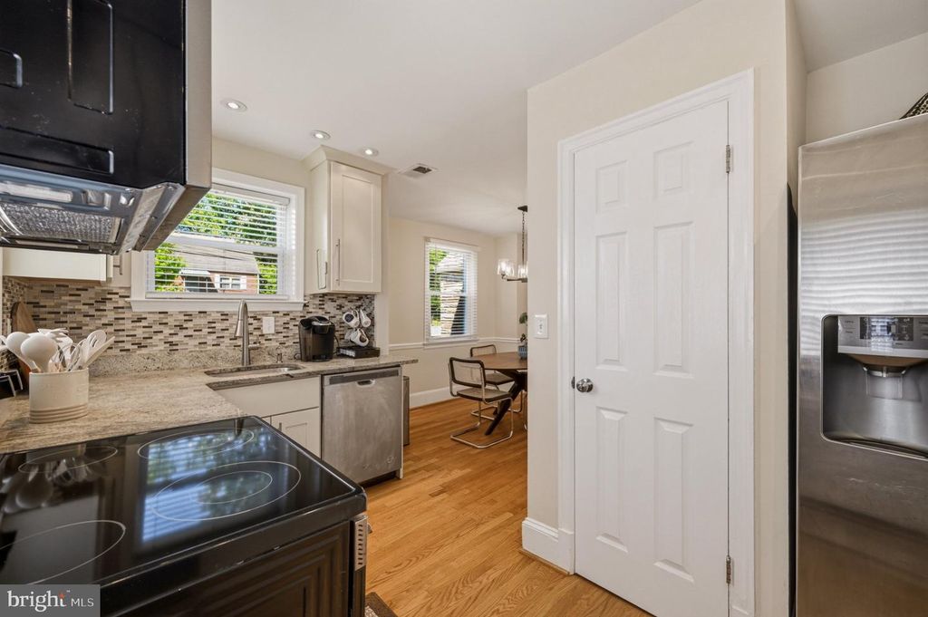 Image 20 of property listing at 3305 BELLEVIEW AVE, Cheverly, MD 20785