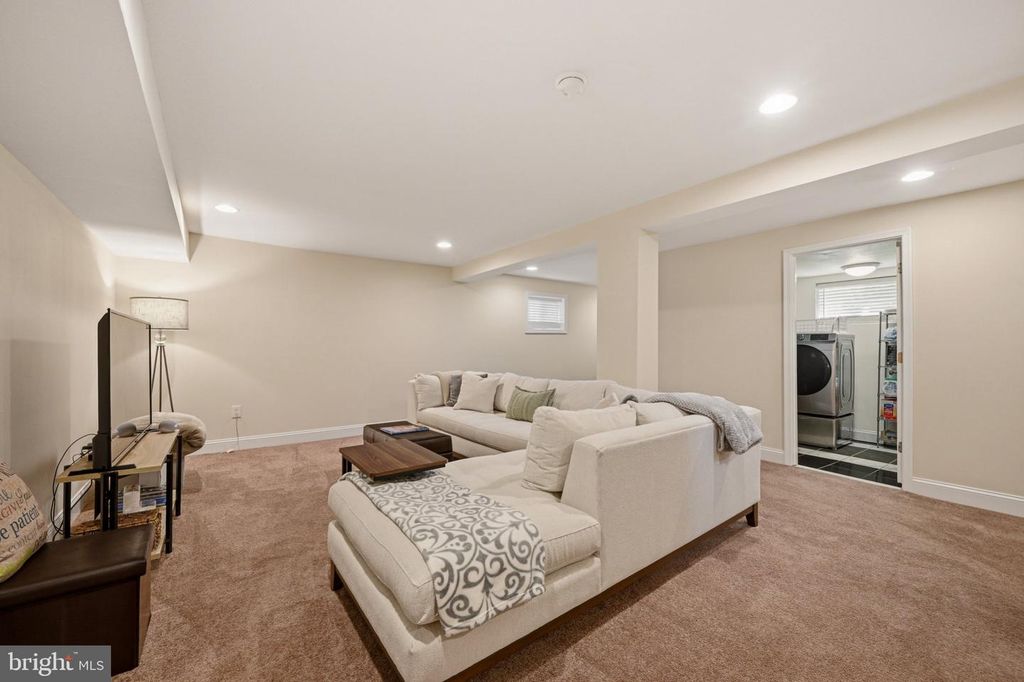 Image 30 of property listing at 3305 BELLEVIEW AVE, Cheverly, MD 20785