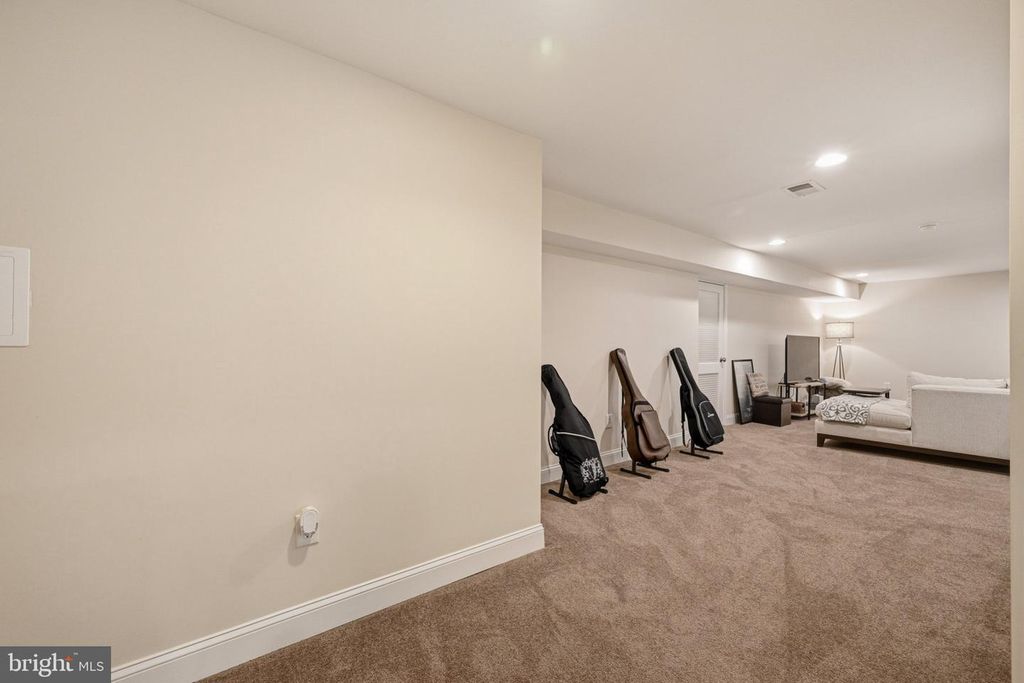 Image 40 of property listing at 3305 BELLEVIEW AVE, Cheverly, MD 20785