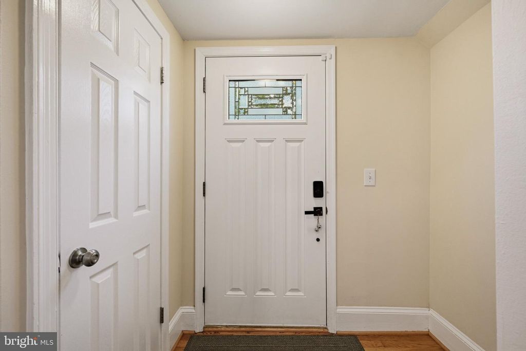 Image 5 of property listing at 3305 BELLEVIEW AVE, Cheverly, MD 20785