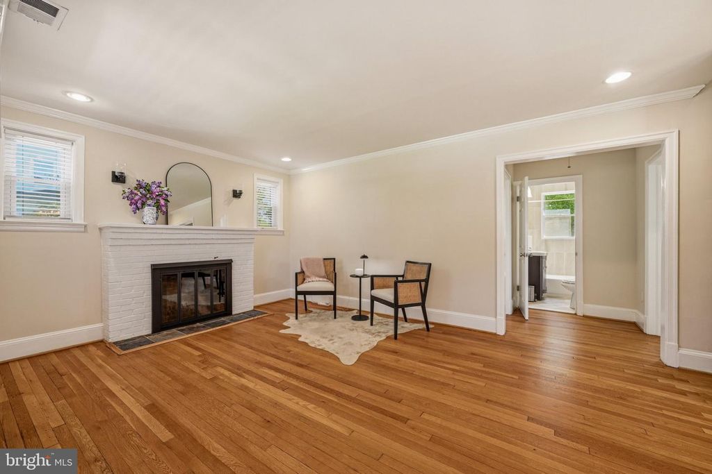 Image 7 of property listing at 3305 BELLEVIEW AVE, Cheverly, MD 20785