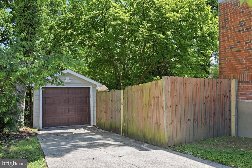 Image 69 of property listing at 3305 BELLEVIEW AVE, Cheverly, MD 20785
