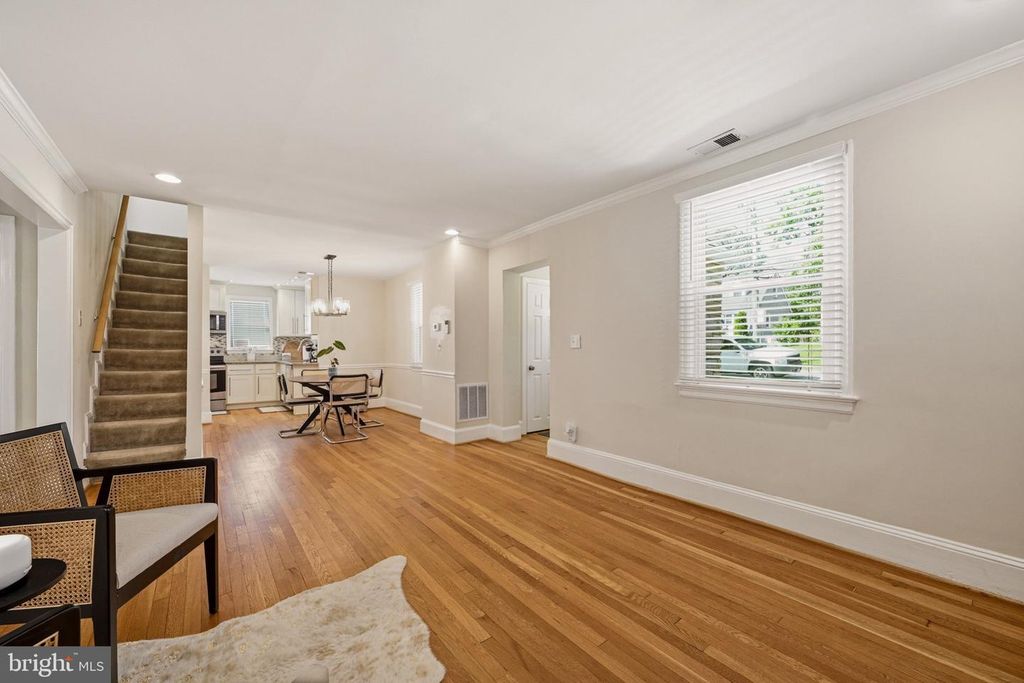 Image 9 of property listing at 3305 BELLEVIEW AVE, Cheverly, MD 20785
