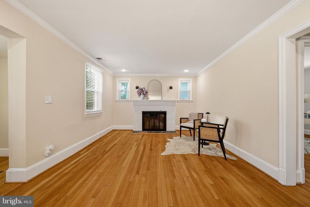 Image 10 of property listing at 3305 BELLEVIEW AVE, Cheverly, MD 20785