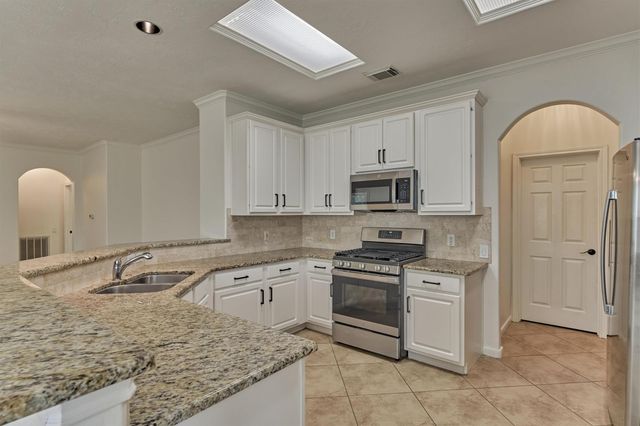 98 N Country Gate Circle, The Woodlands, TX 77384