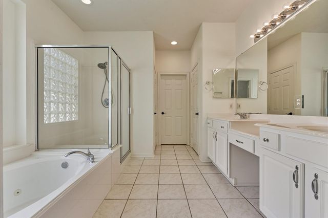 98 N Country Gate Circle, The Woodlands, TX 77384