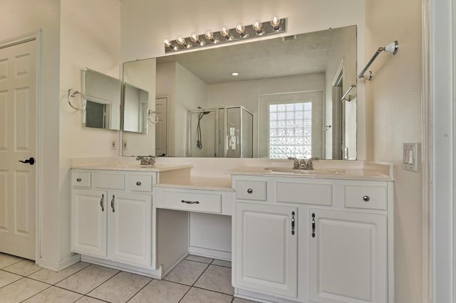 98 N Country Gate Circle, The Woodlands, TX 77384