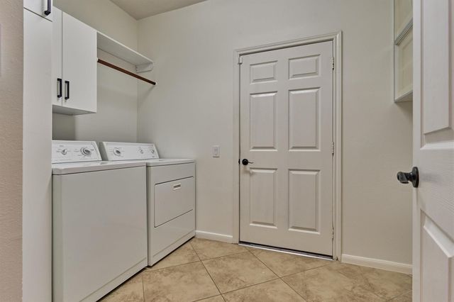 98 N Country Gate Circle, The Woodlands, TX 77384