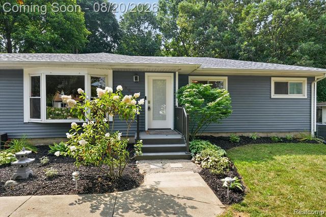 6235 Waldon Road, Clarkston, MI 48346