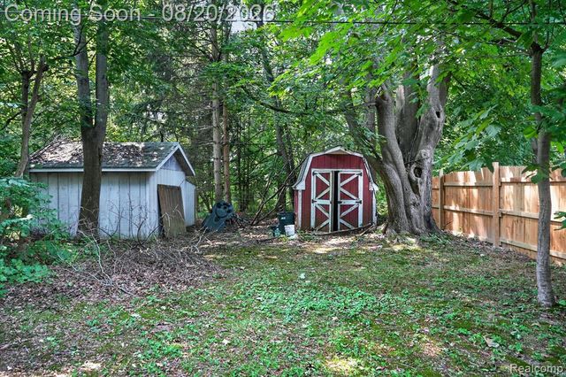 6235 Waldon Road, Clarkston, MI 48346