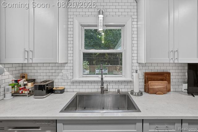 6235 Waldon Road, Clarkston, MI 48346