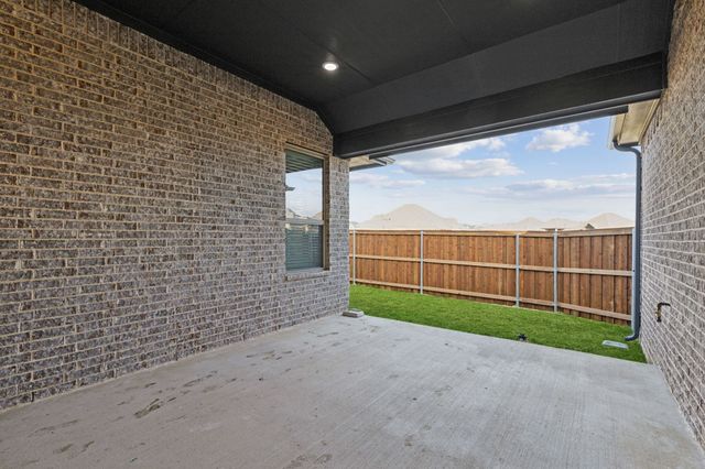 1020 Desert Rose Lane, Crowley, TX 76036
