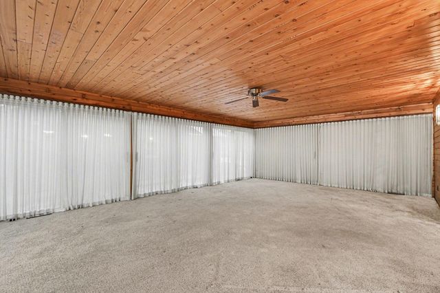 5560 Greenboro Drive Se, City Of Kentwood, MI 49508