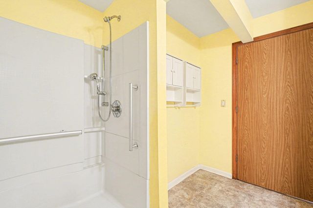 5560 Greenboro Drive Se, City Of Kentwood, MI 49508