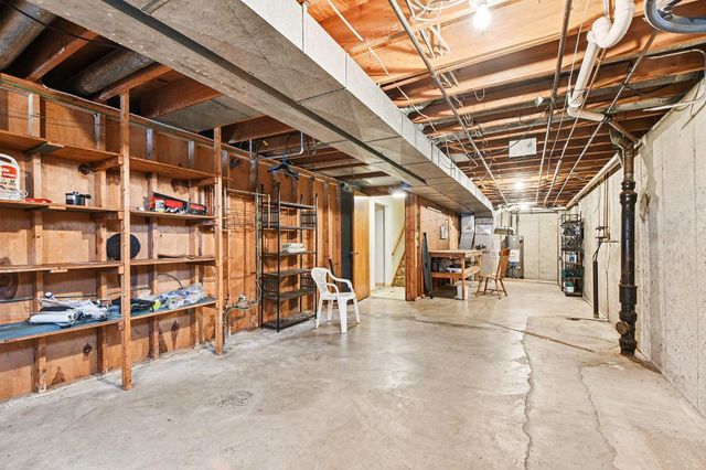 5560 Greenboro Drive Se, City Of Kentwood, MI 49508