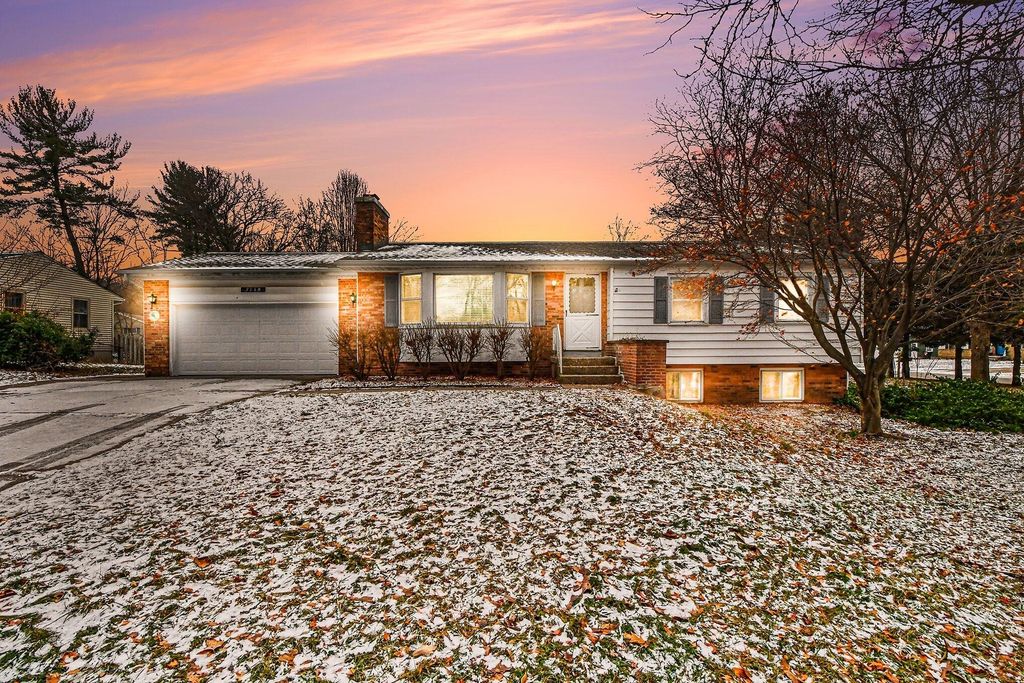 5560 Greenboro Drive Se, City Of Kentwood, MI 49508