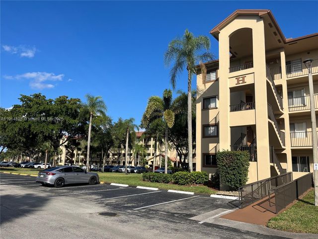 1301 SW 142nd Ave 301H, Pembroke Pines, FL 33027