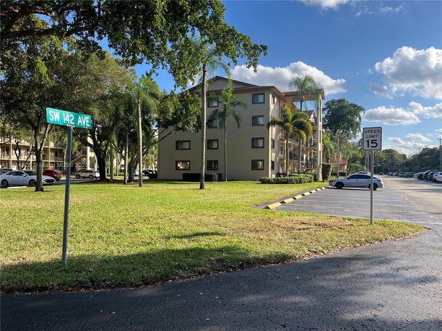1301 SW 142nd Ave 301H, Pembroke Pines, FL 33027