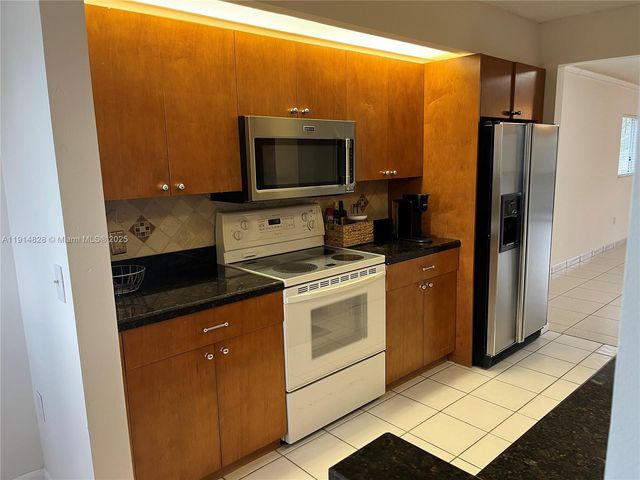 1301 SW 142nd Ave 301H, Pembroke Pines, FL 33027