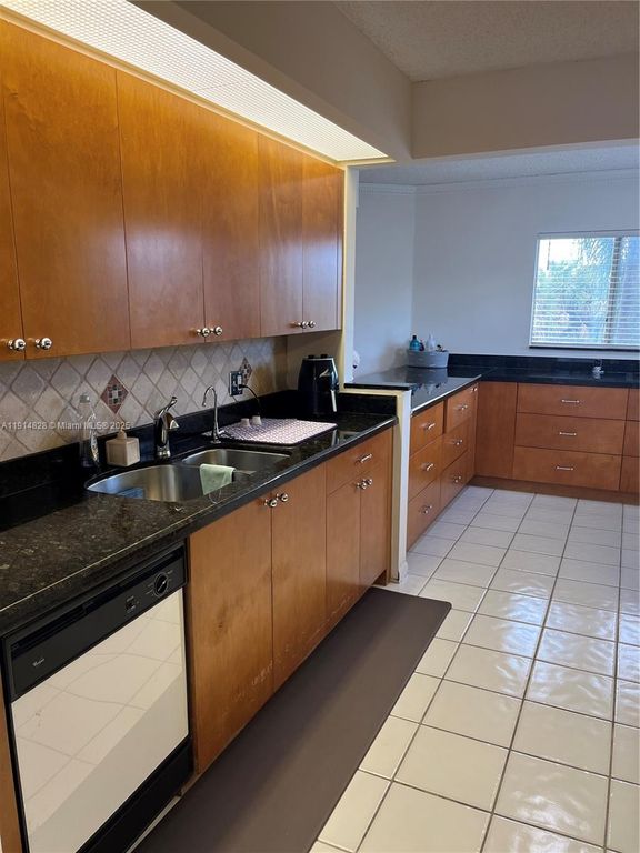 1301 SW 142nd Ave 301H, Pembroke Pines, FL 33027