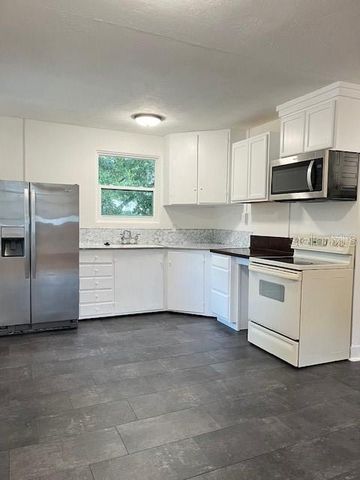 330 S WOODLAND BOULEVARD 4, Deland, FL 32720