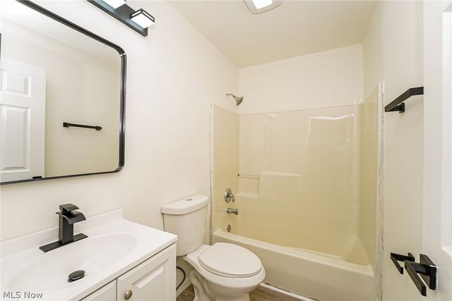 821 Nela View Road, Cleveland Heights, OH 44112