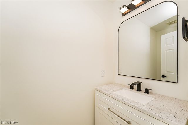 821 Nela View Road, Cleveland Heights, OH 44112