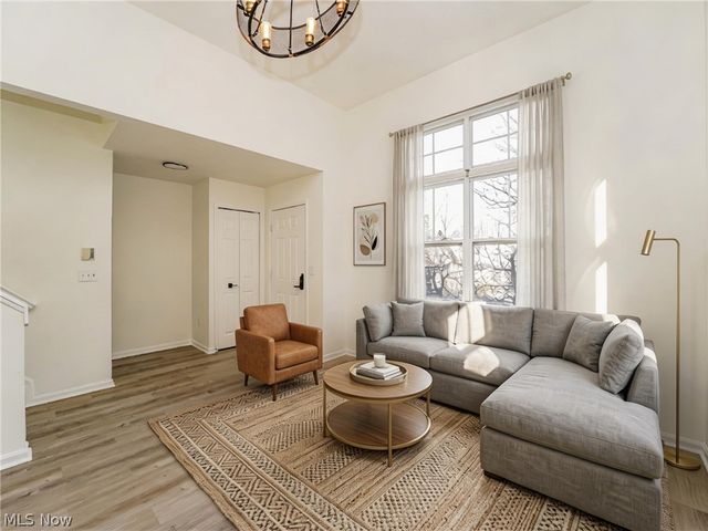 821 Nela View Road, Cleveland Heights, OH 44112