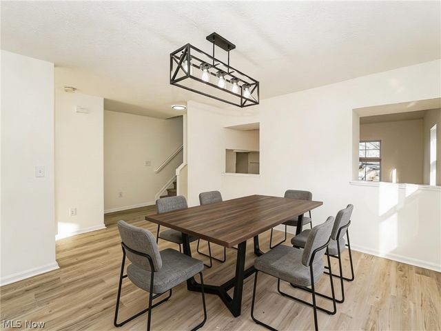 821 Nela View Road, Cleveland Heights, OH 44112