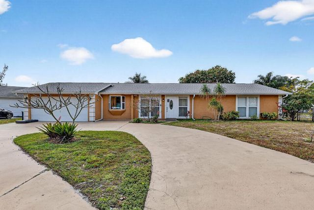 331 NE Camelot Drive, Port St. Lucie, Port St Lucie, FL 34983