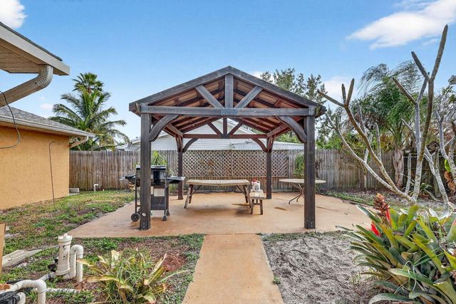 331 NE Camelot Drive, Port St. Lucie, Port St Lucie, FL 34983