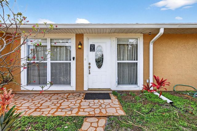 331 NE Camelot Drive, Port St. Lucie, Port St Lucie, FL 34983