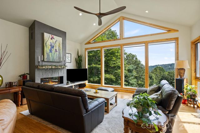 163 Old Poplar Lane, Flat Rock, NC 28731