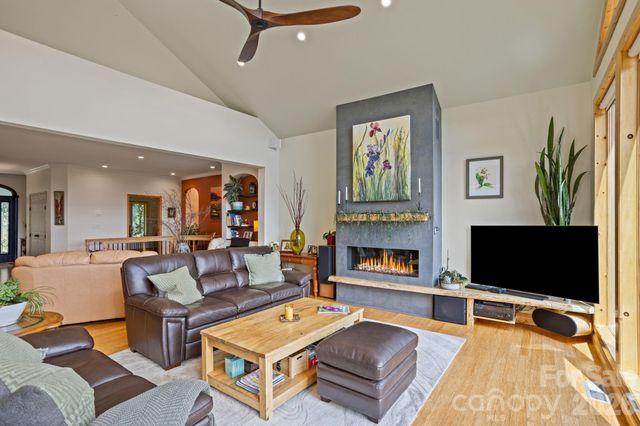 163 Old Poplar Lane, Flat Rock, NC 28731