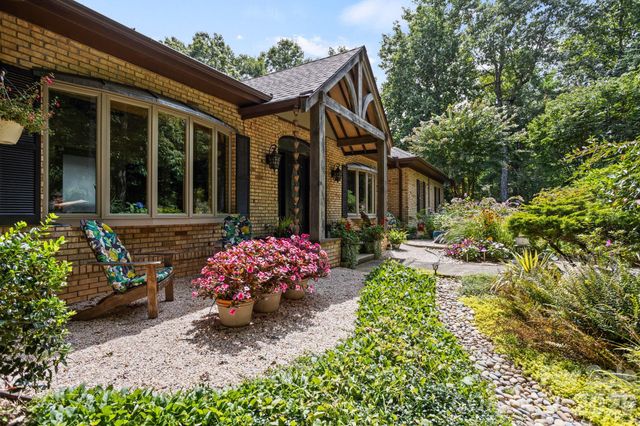 163 Old Poplar Lane, Flat Rock, NC 28731