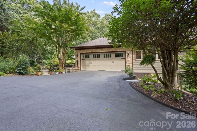 163 Old Poplar Lane, Flat Rock, NC 28731