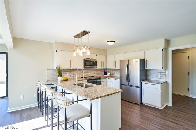 880 Hampton Ridge Drive, Akron, OH 44313