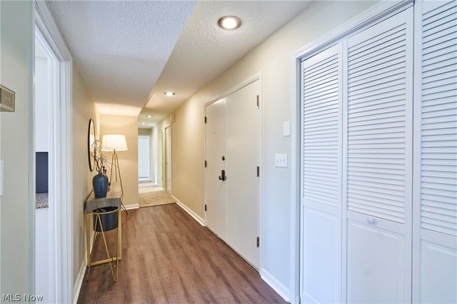 880 Hampton Ridge Drive, Akron, OH 44313