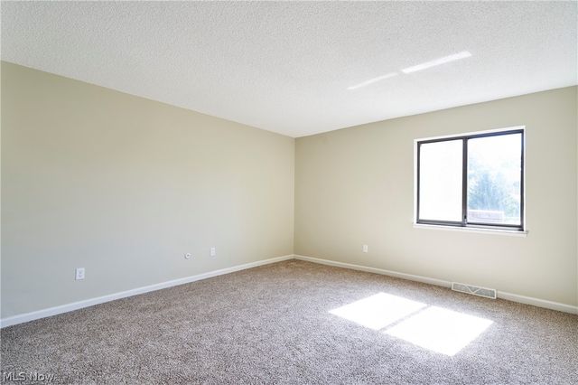 880 Hampton Ridge Drive, Akron, OH 44313