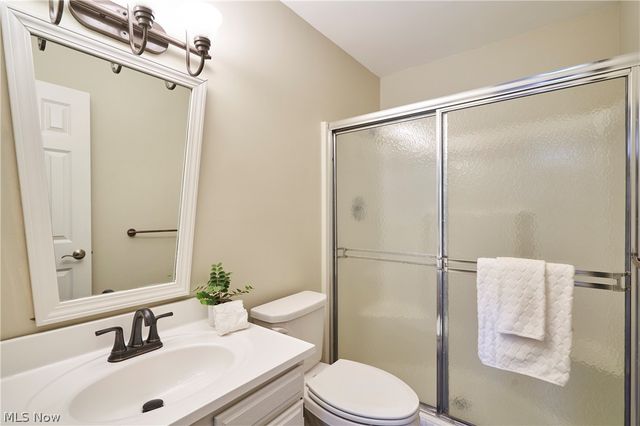 880 Hampton Ridge Drive, Akron, OH 44313