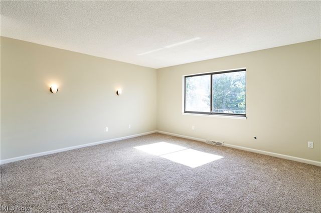 880 Hampton Ridge Drive, Akron, OH 44313
