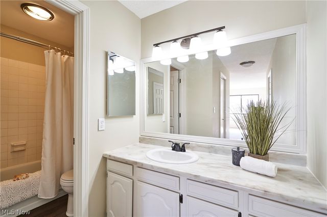 880 Hampton Ridge Drive, Akron, OH 44313