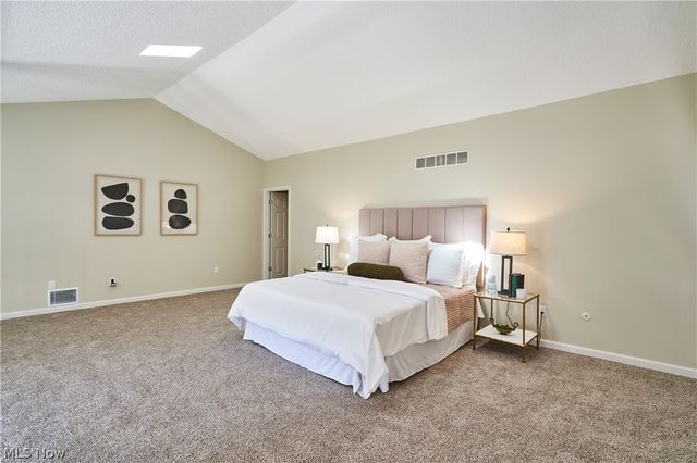 880 Hampton Ridge Drive, Akron, OH 44313