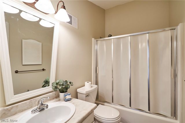 880 Hampton Ridge Drive, Akron, OH 44313