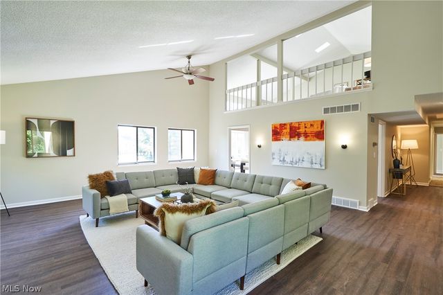 880 Hampton Ridge Drive, Akron, OH 44313